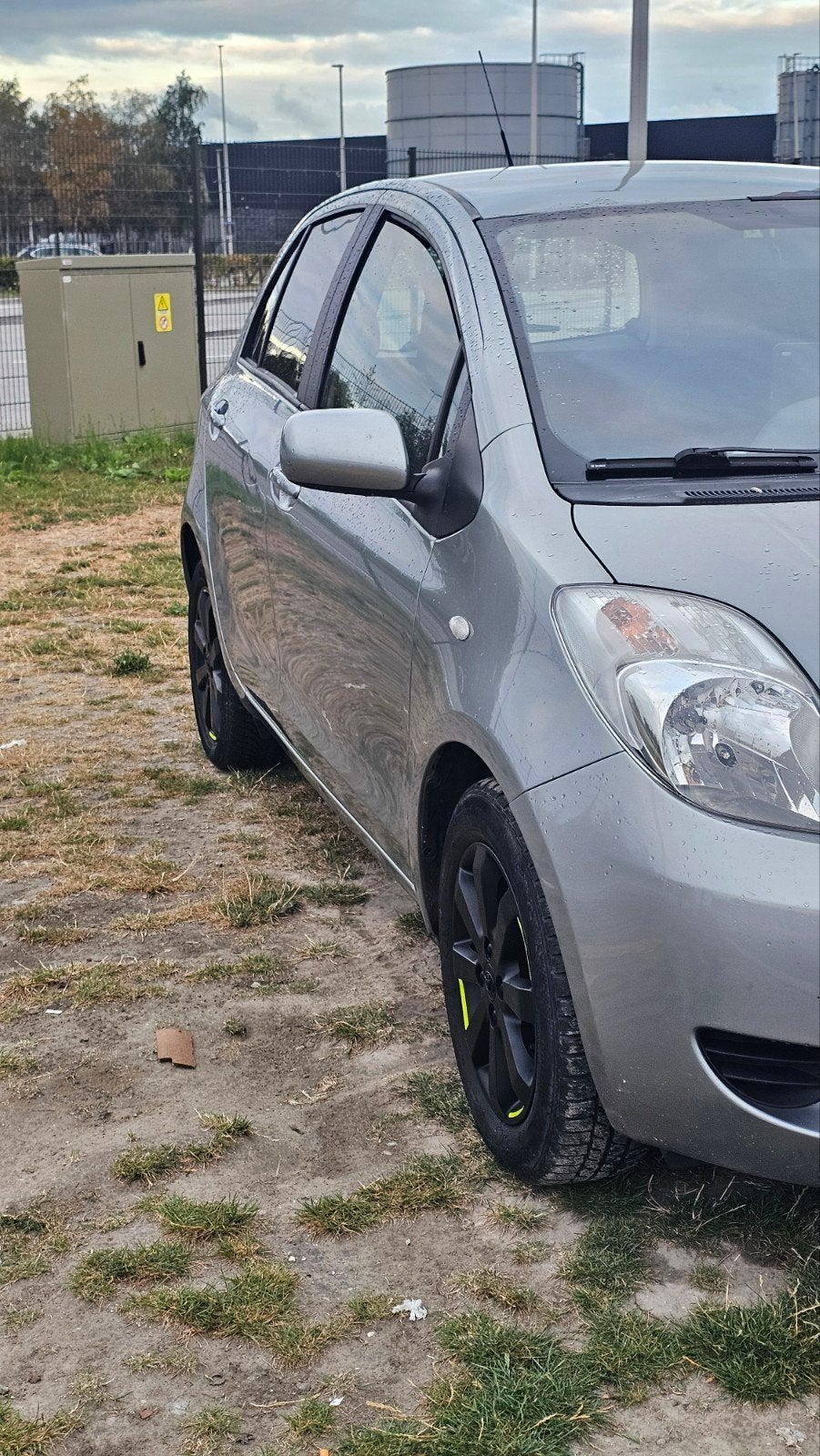Toyota Yaris 1.3 16V Vvt-i 5DR 2006 Grijs, Auto's, Voorwielaandrijving, 40 €/maand, 4 cilinders, 995 kg