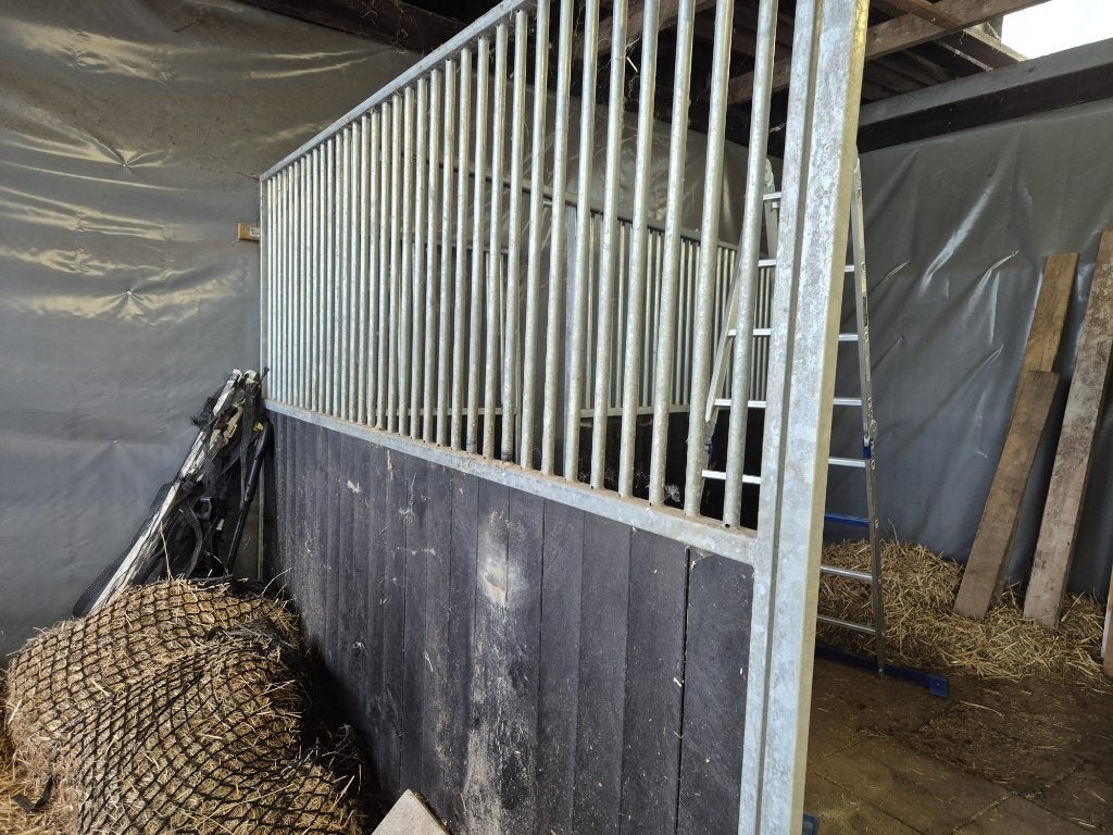 Heass stalwand model A 3 meter - zwart, 4 jaar oud, Dieren en Toebehoren, Stalling, 2 of 3 paarden of pony's