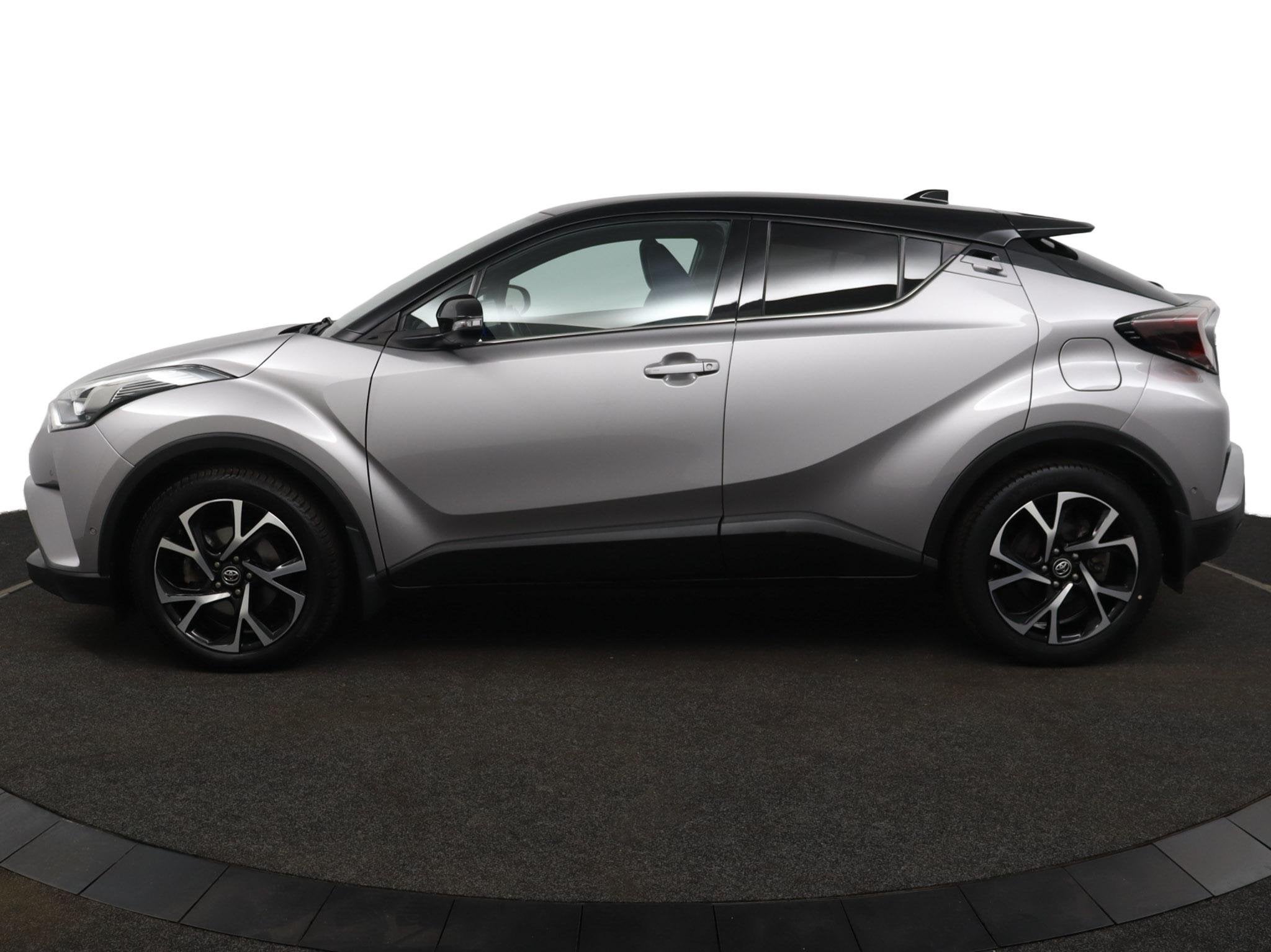 Toyota C-HR 1.2 Bi-Tone Plus | Trekhaak | Parkeersensoren |, Auto's, Voorwielaandrijving, Stof, Gebruikt, 116 pk