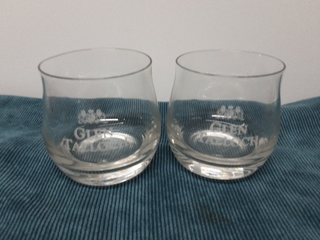 GLEN TALLOCH glazen 8 cm hoog, tulpvorm, 2 st., Ophalen of Verzenden, Zo goed als nieuw, Borrel- of Shotglas