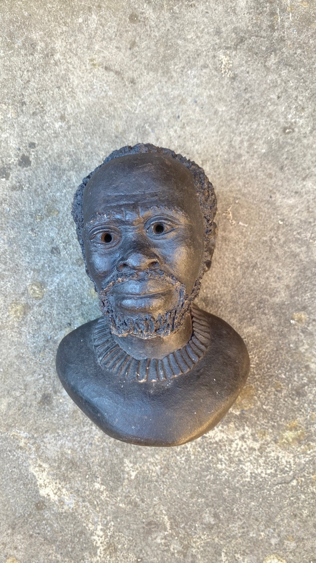 Authentieke Zuid-Afrikaanse klei buste M.T. Mhlongo - 1982, Ophalen of Verzenden, Zo goed als nieuw