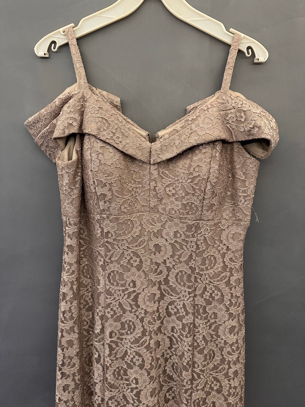 Elegante gala jurk kleur goud, Kleding | Dames, Maat 38/40 (M), Galajurk, Ophalen of Verzenden, Zo goed als nieuw
