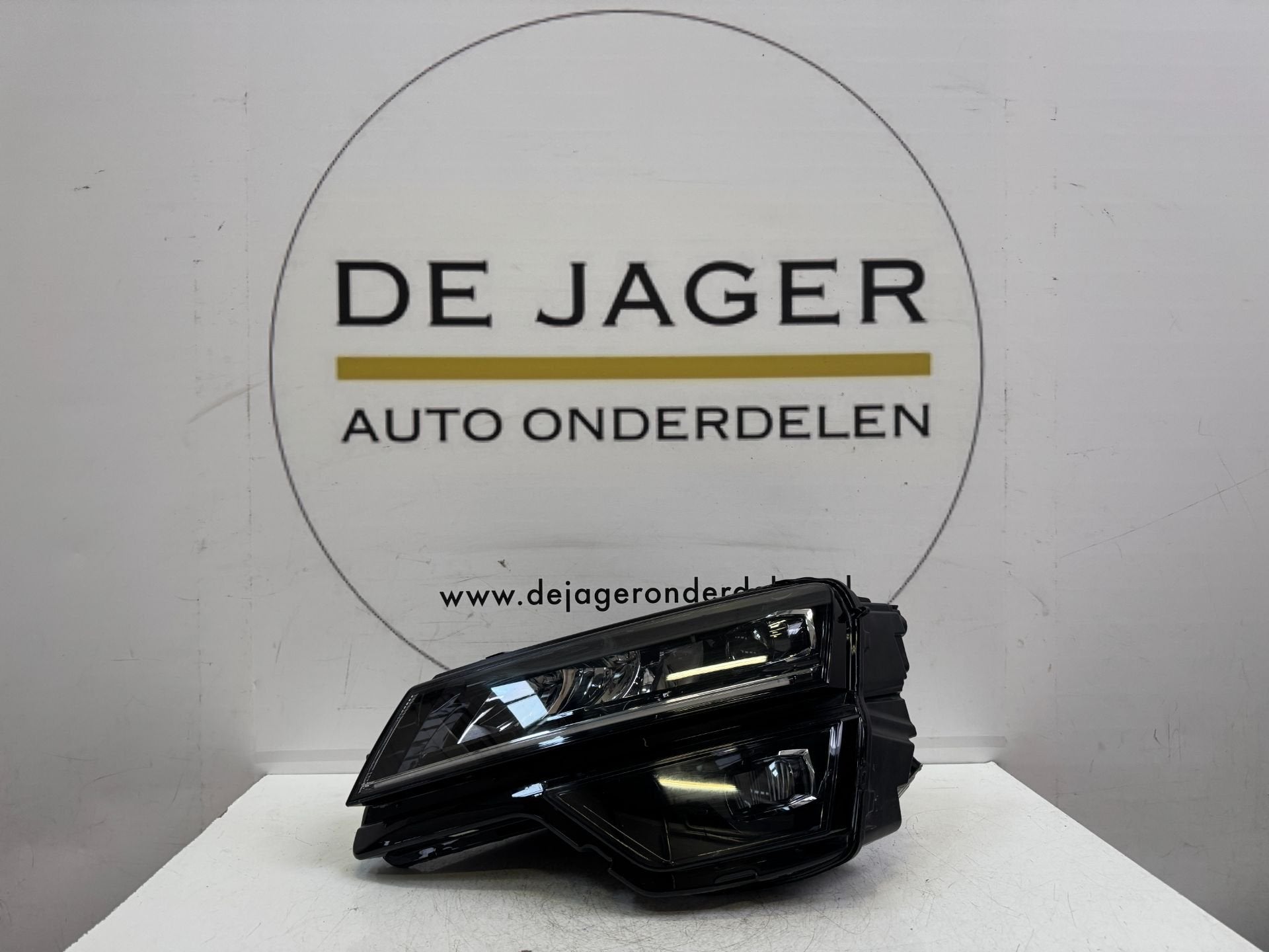 SKODA KAROQ VOL LED KOPLAMP LINKS COMPLEET 57B941015B, Skoda, Skoda Auto a.s., Gebruikt, Infoline@skoda-auto.cz