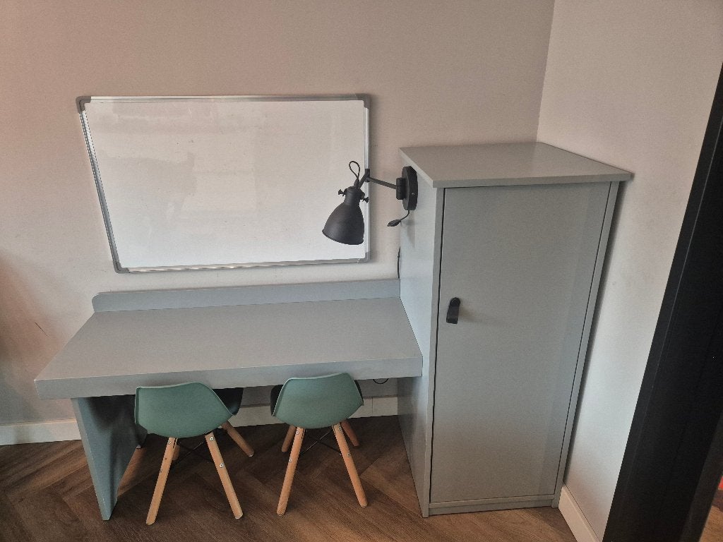 Kinderspeelhoek/kinderbureau, Ophalen, Zo goed als nieuw, Tafel(s) en Stoel(en)