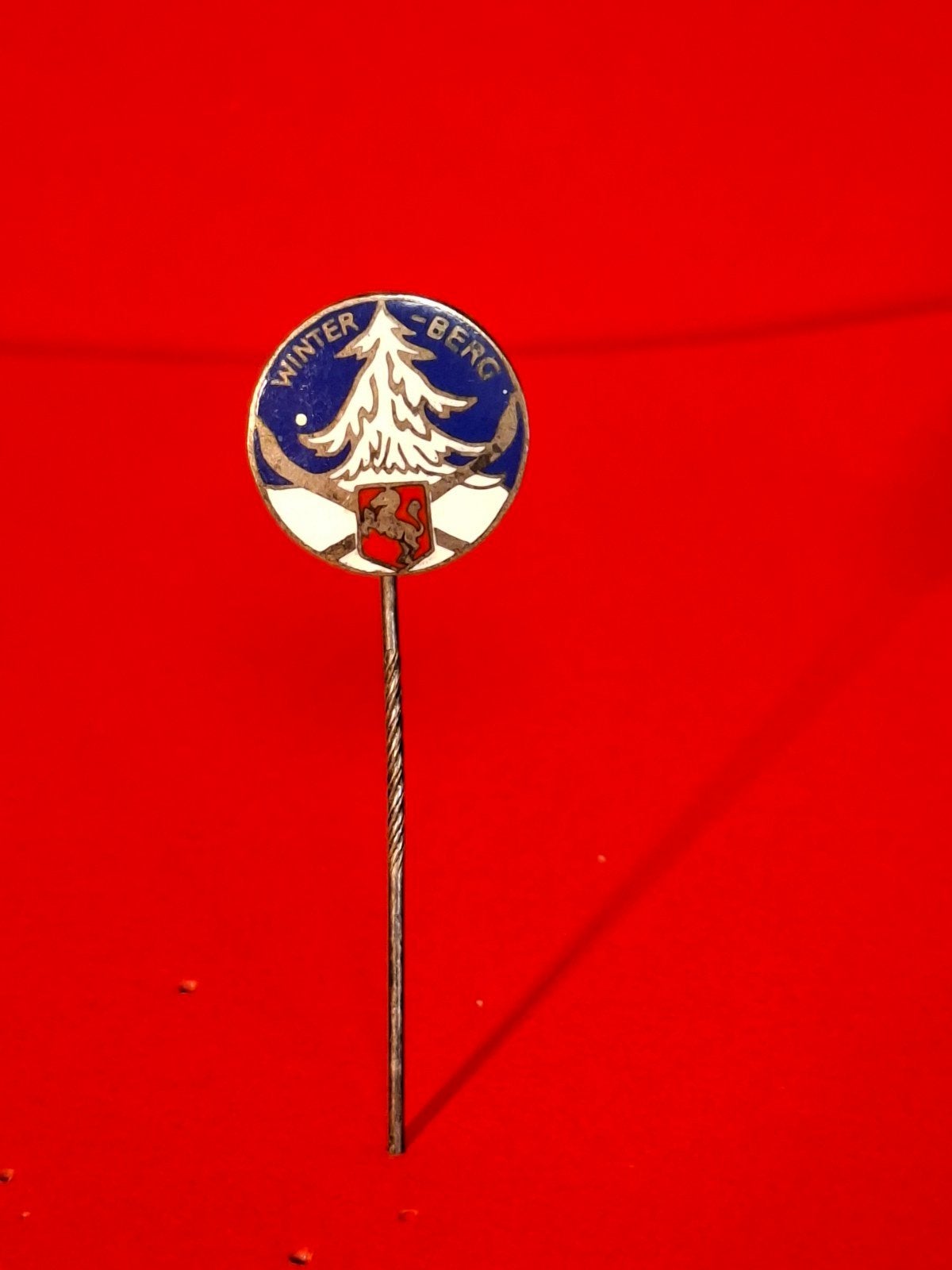 Emaille speld WINTERBERG, Ophalen of Verzenden, Transport