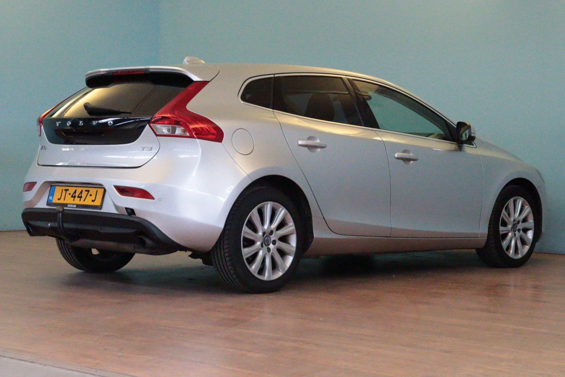Volvo V40 1.5 T3 Momentum Automaat | NAVI | CLIMA | PDC ACHT, Euro 6, 4 cilinders, 700 kg, Origineel Nederlands
