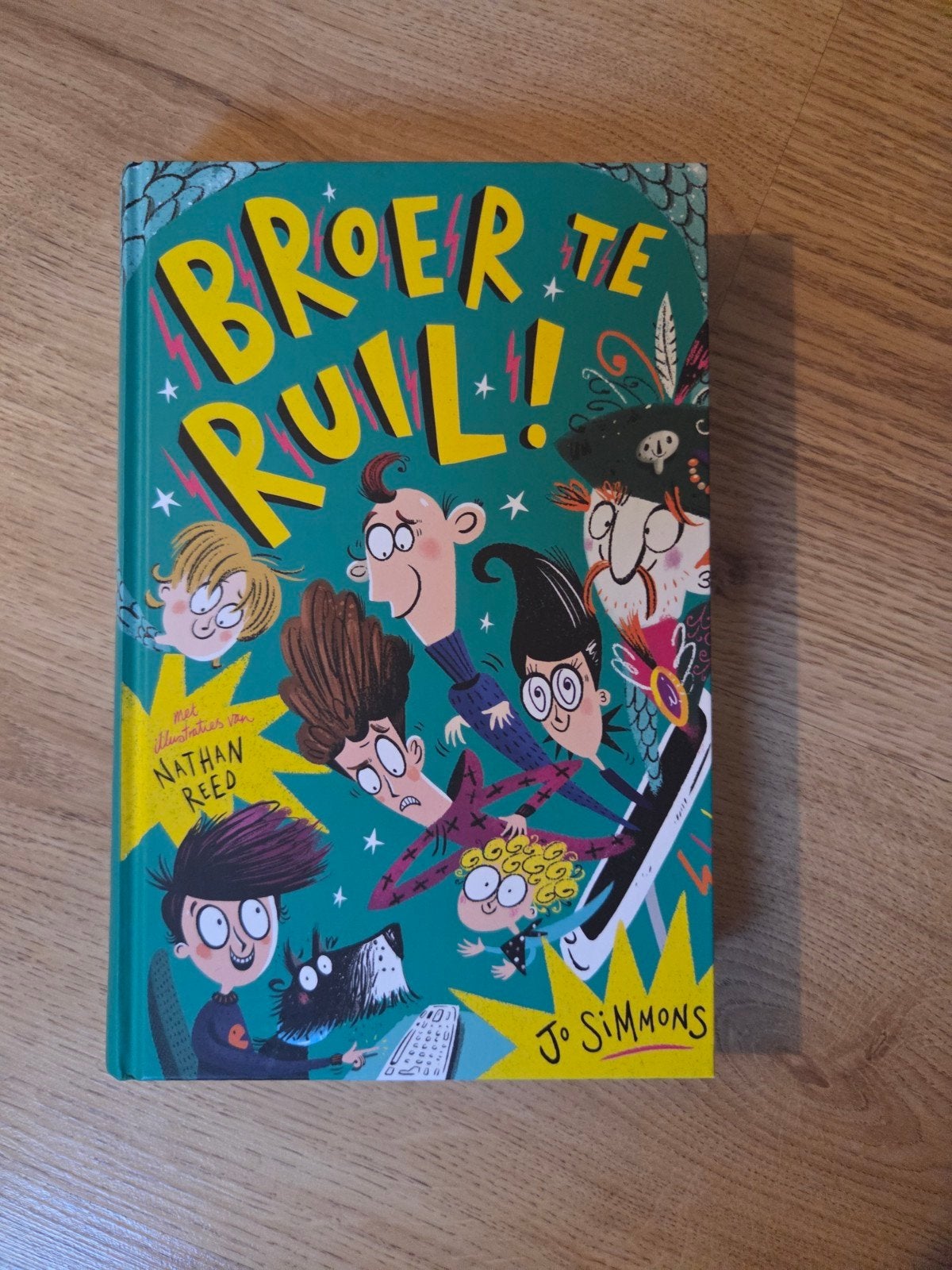 Broer te Ruil! - Hilarisch en herkenbaar jeugdboek, Ophalen of Verzenden, Zo goed als nieuw, Jo Simmons, Fictie algemeen