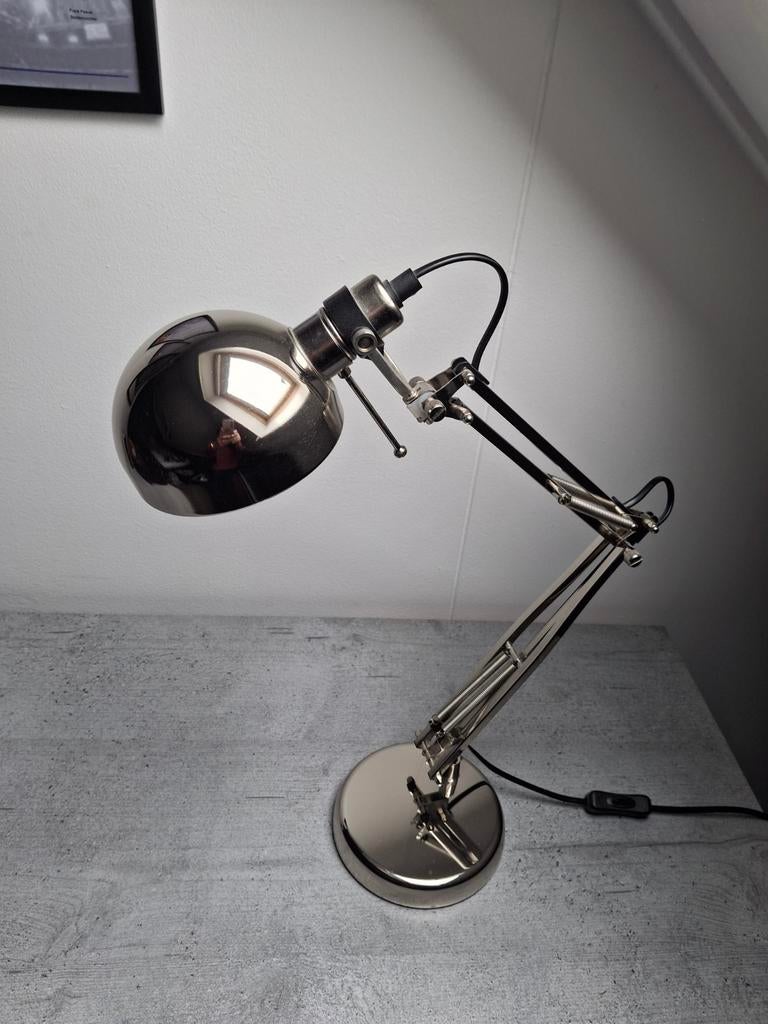 Verstelbare bureaulamp/tafellamp - Chroom, Huis en Inrichting, Lampen | Tafellampen, Ophalen, Zo goed als nieuw, Metaal, Modern, Industrieel
