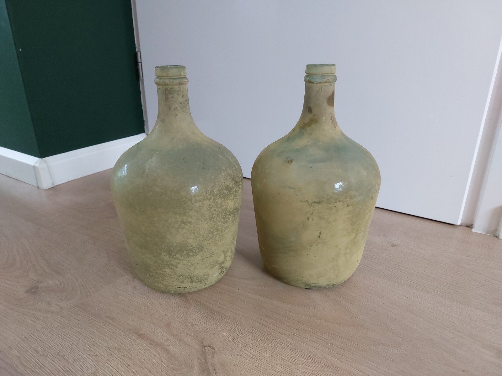 Vazen 2 stuks .groen. 33 cm hoog, Huis en Inrichting, Woonaccessoires | Vazen, Ophalen, Groen