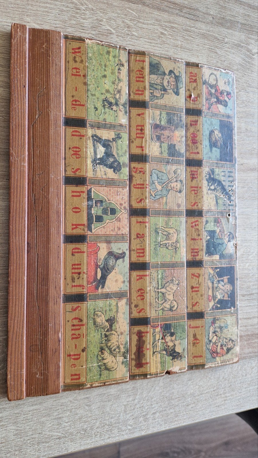 Antiek houten alfabet leerbord met dieren en figuren, Ophalen of Verzenden, Overige thema's