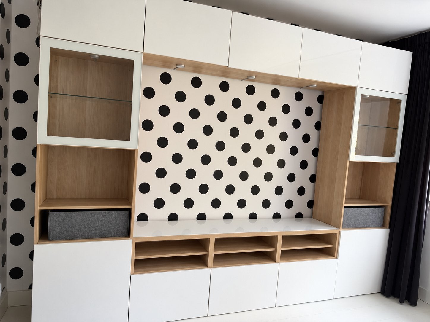 IKEA BESTÅ grote TV-wandkast – wit / houtlook, Ophalen, 200 cm of meer, Zo goed als nieuw, 25 tot 50 cm
