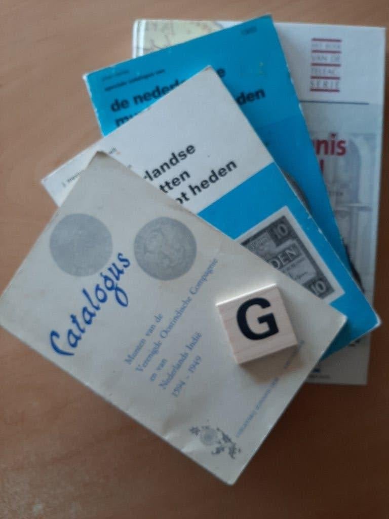 Diverse numismatische catalogi en boeken, Ophalen of Verzenden, Vóór koninkrijk, Overige waardes, Setje