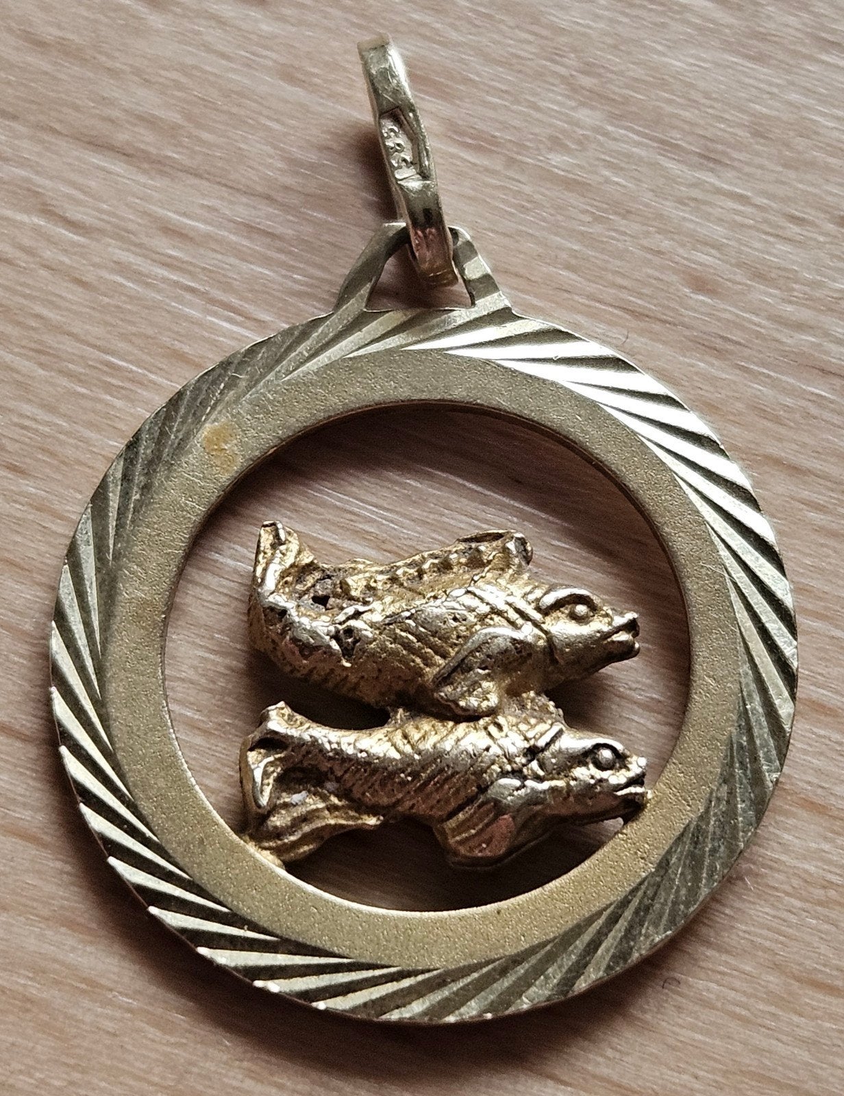 Gouden hanger sterrenbeeld vissen 14 karaat., Gebruikt, Ophalen of Verzenden, Goud, Goud