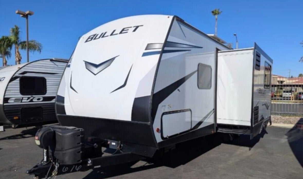 Ruime Bullet Travel Trailer met slide-out en stapelbedden, Overige merken, Stapelbed, Meer dan 6, 2000 kg en meer