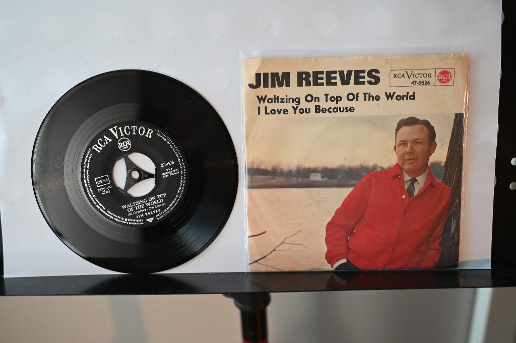 Single 1964 Jim Reeves     Waltzing on top of the world, Cd's en Dvd's, Vinyl Singles, Gebruikt, 7 inch, Ophalen of Verzenden