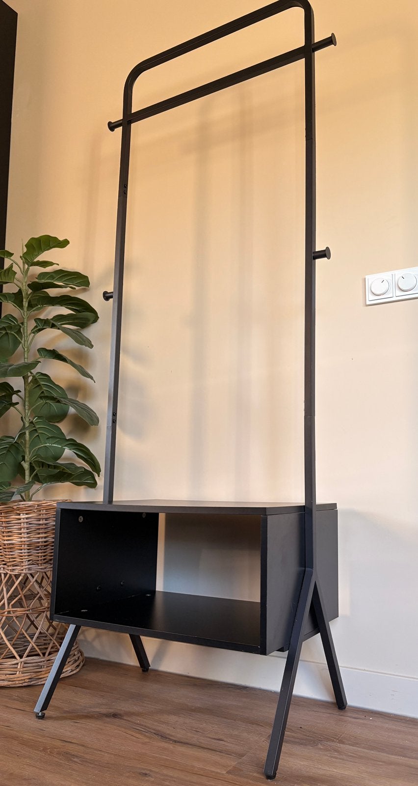 Kapstok Kave Home Celise - Zo goed als nieuw, Huis en Inrichting, Ophalen, Zo goed als nieuw, Metaal, Staande kapstok