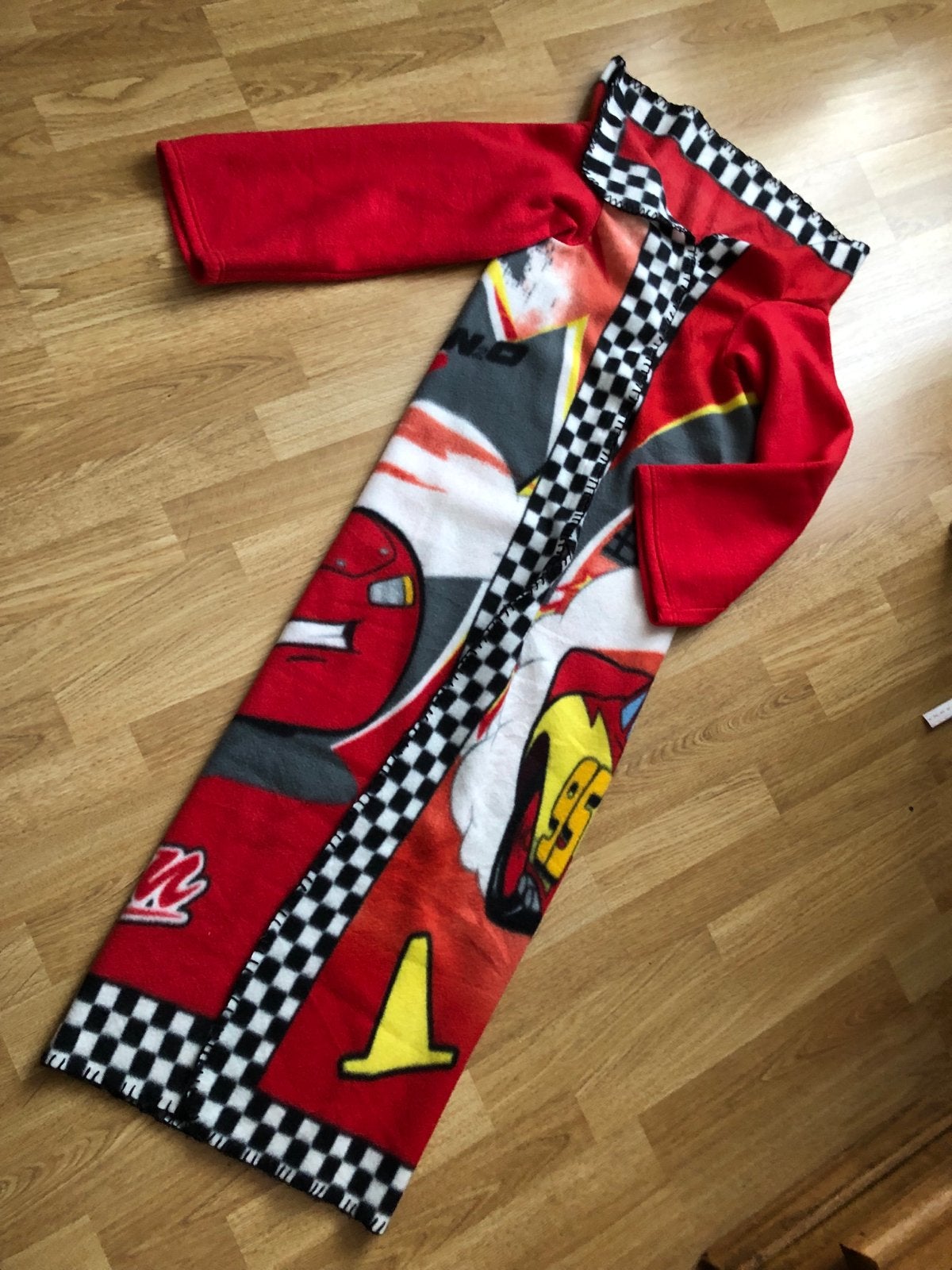Fleece Cars Lightning McQueen kamerjas - BW 80cm, L 122cm, Ophalen of Verzenden, Gebruikt