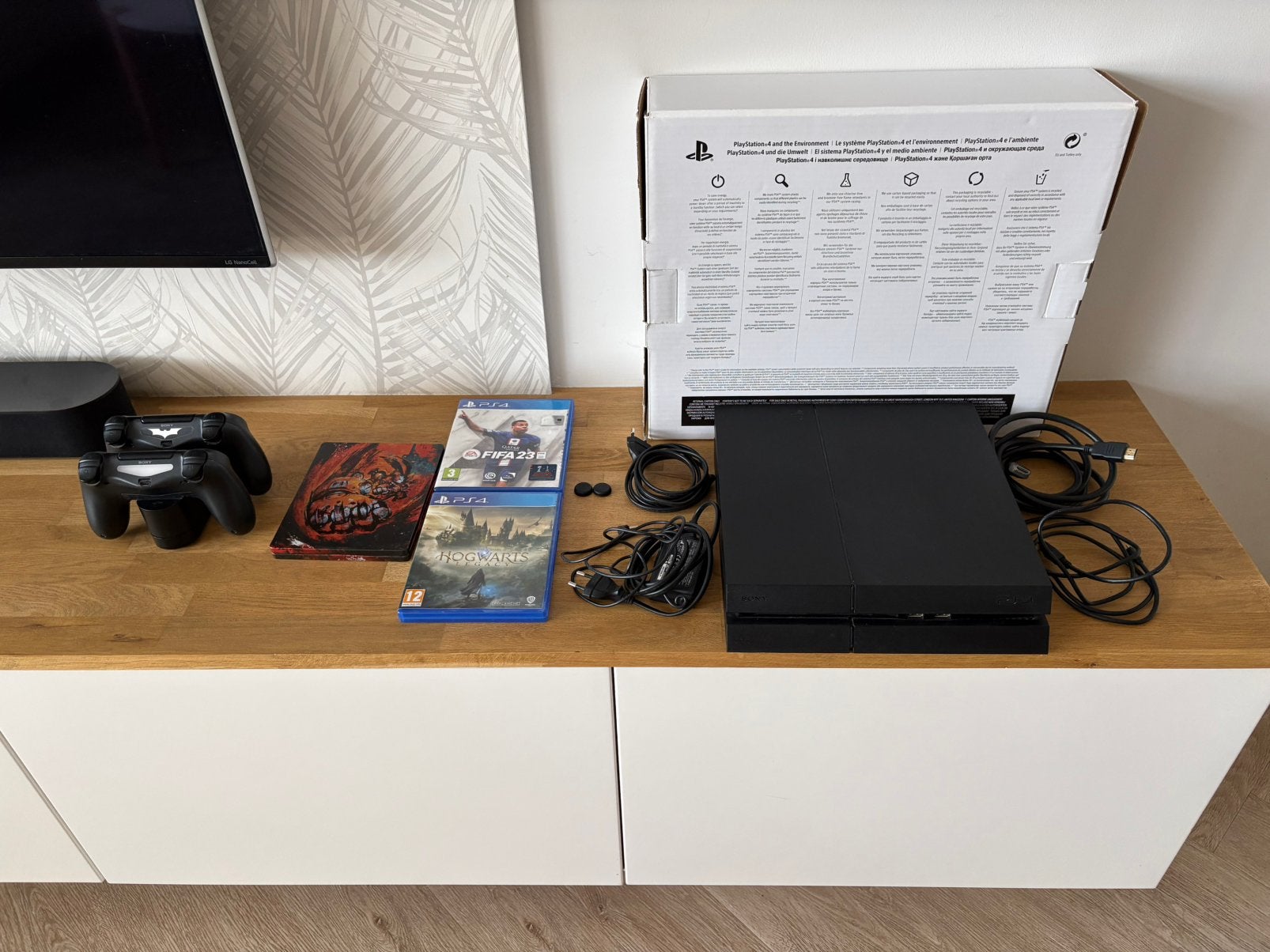 Playstation 4 met 2 controllers en 3 spellen, Ophalen, Met games, Met 2 controllers, Zo goed als nieuw