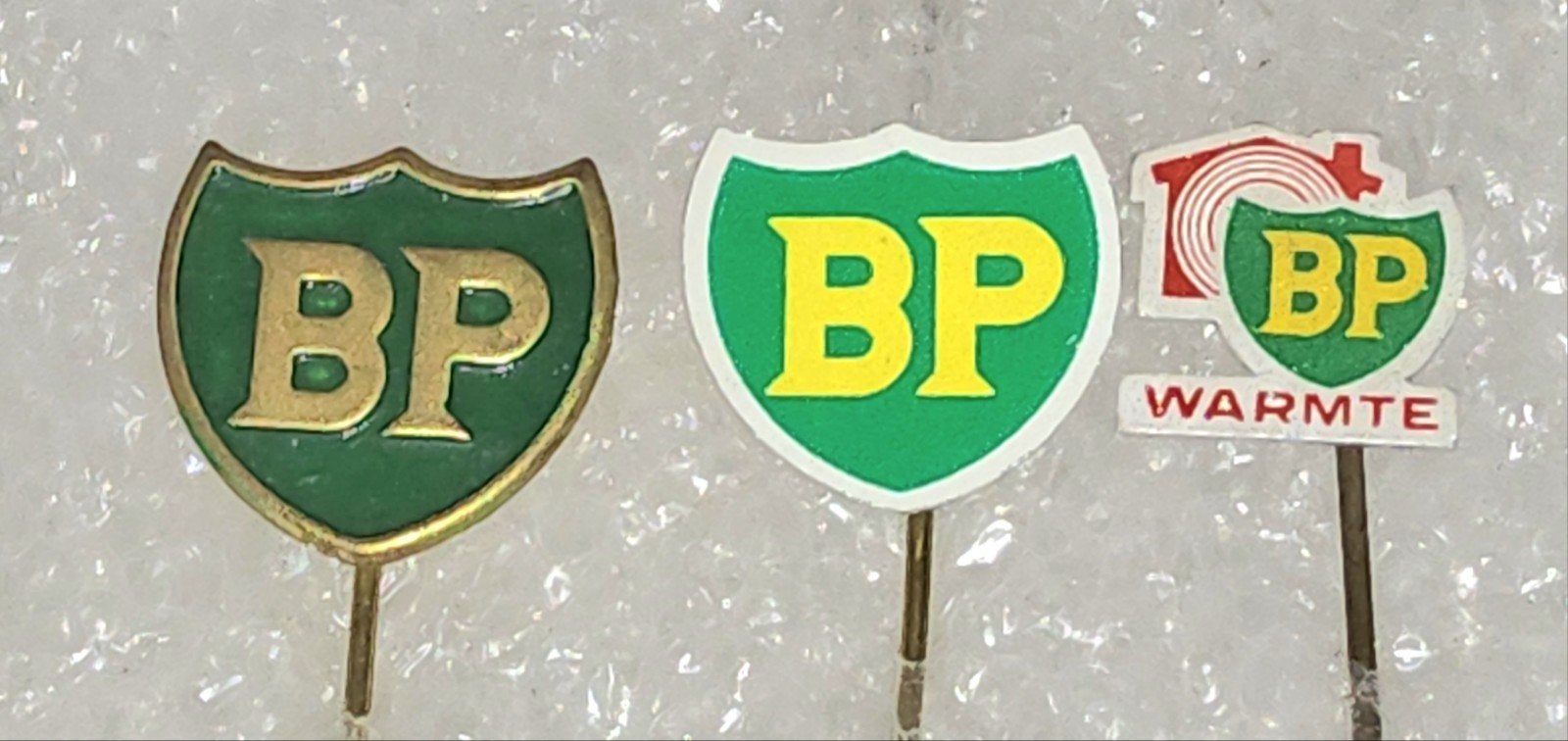 3 BP Speldjes - Vintage Collectie, Ophalen of Verzenden, Gebruikt, Merk, Speldje of Pin