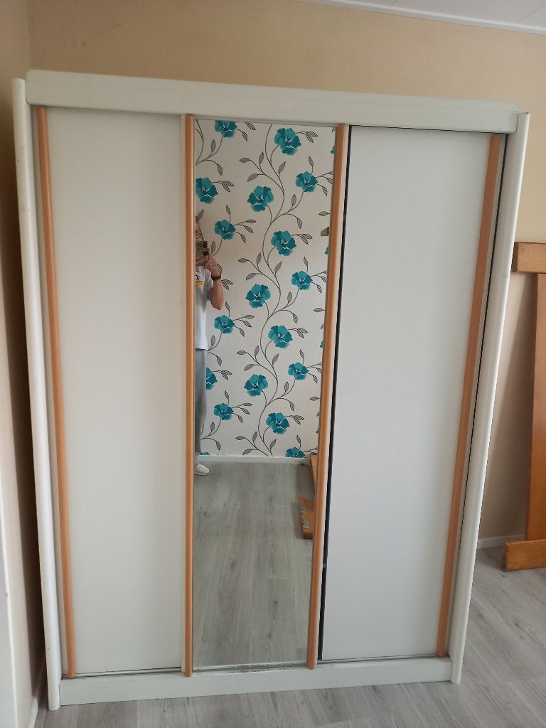 Kledingkast, Ophalen, Met deur(en), Gebruikt, 100 tot 150 cm