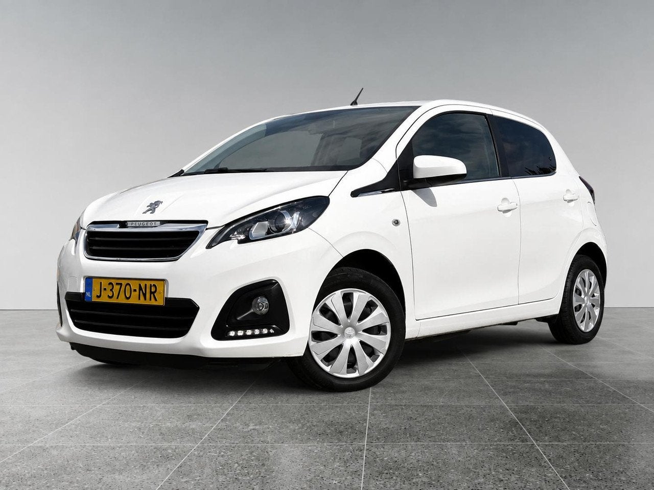 Peugeot 108 5-deurs Active 1.0 e-VTi 72pk | EXTRA GETINTE RA, Dealer onderhouden, Gebruikt, 4 stoelen, Start-stop-systeem