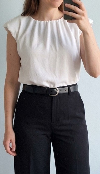 Leuk witte blouse met schoudervulling van H&M maat 34, H&M, Wit, Ophalen of Verzenden, Zo goed als nieuw