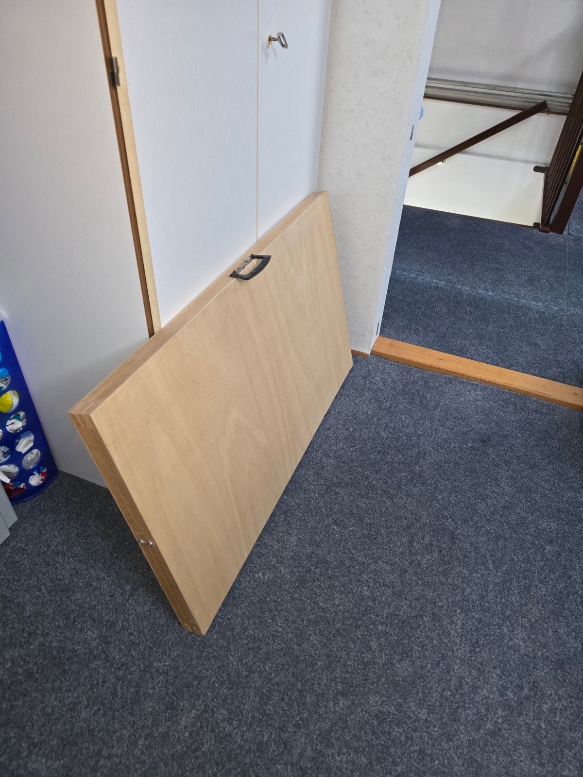 Opvouwbare houten plaktafel met metalen onderstel, Ophalen, Gebruikt