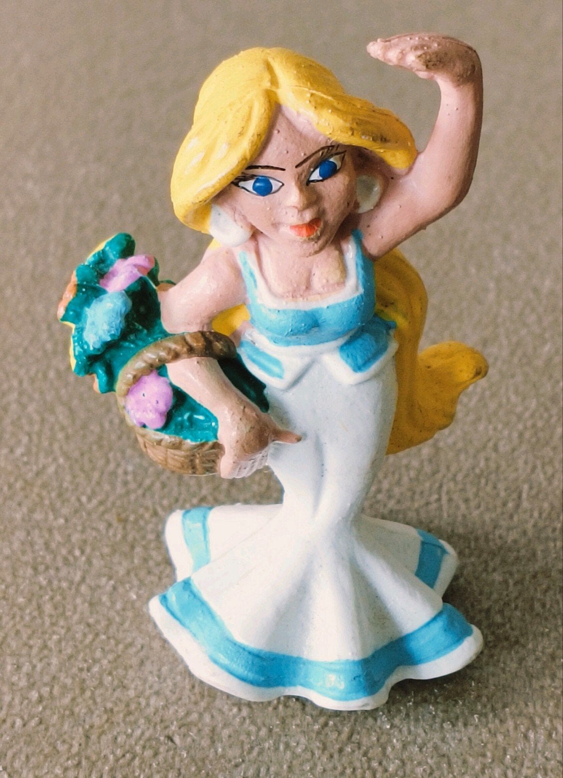 Vintage MD Toys 1994 Walhalla Dame met bos bloemen, Verzamelen, Verzenden, Asterix en Obelix, Zo goed als nieuw, Beeldje of Figuurtje