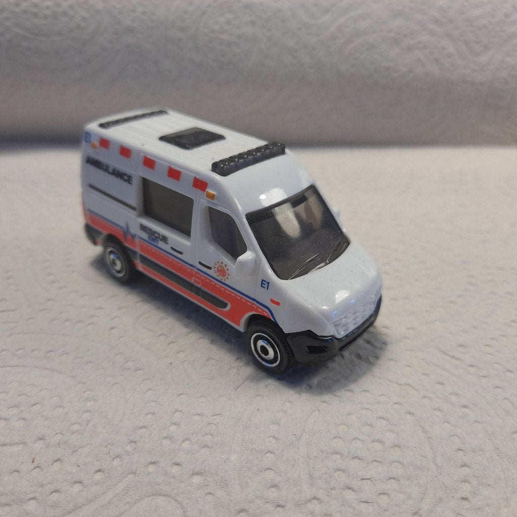 Matchbox Renault Master ambulance, Ophalen of Verzenden, Nieuw, Auto