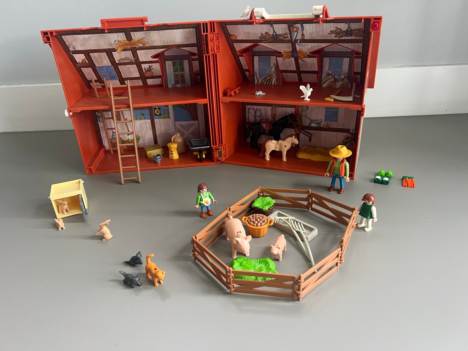 Playmobil 4142 Meeneem Boerderij met Dieren en Figuren, Gebruikt, Gebouw, Losse onderdelen, Ophalen of Verzenden