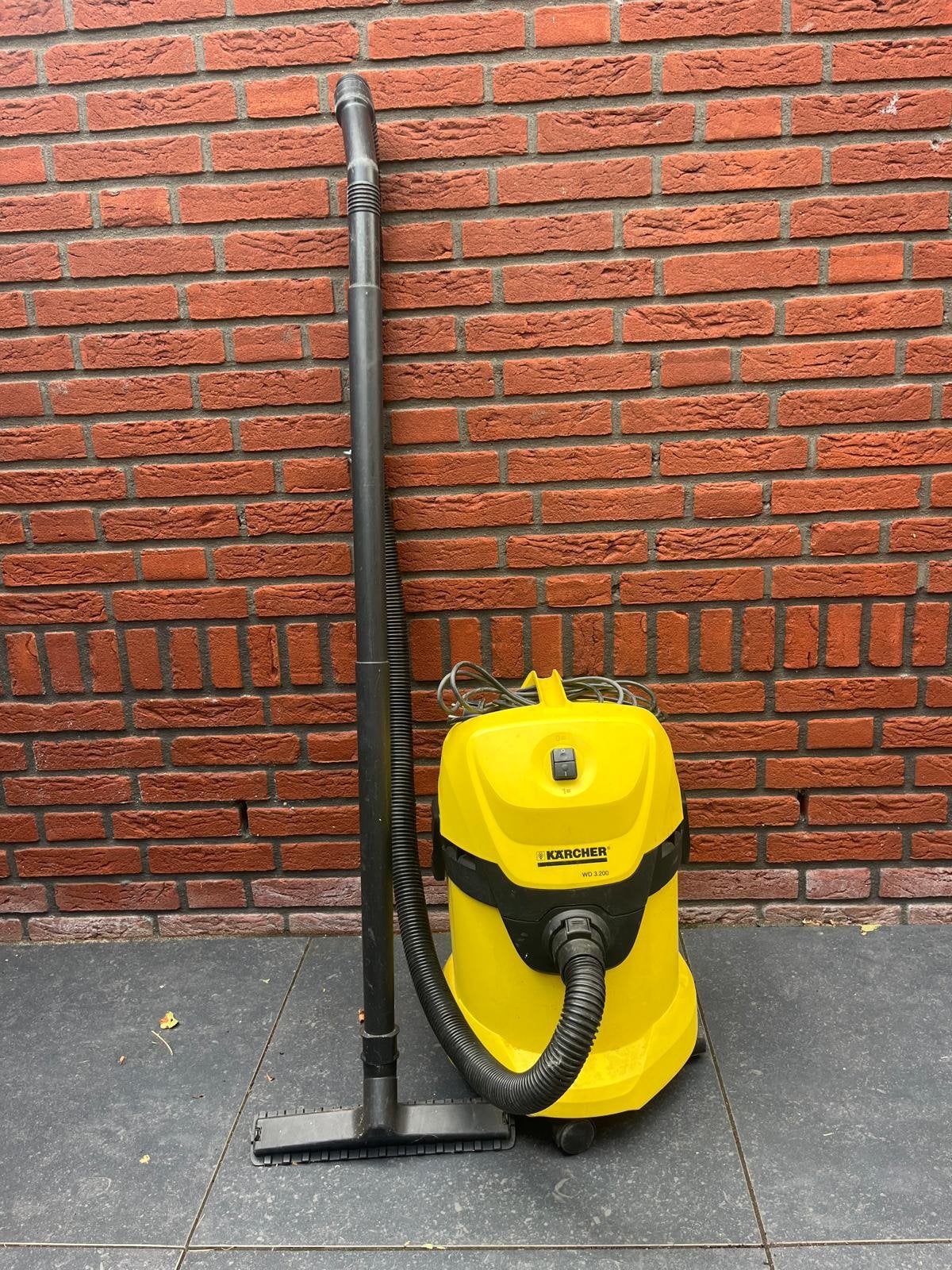 Kärcher WD 3.200  €25,00, Ophalen, Gebruikt, Kärcher, Waterstofzuiger
