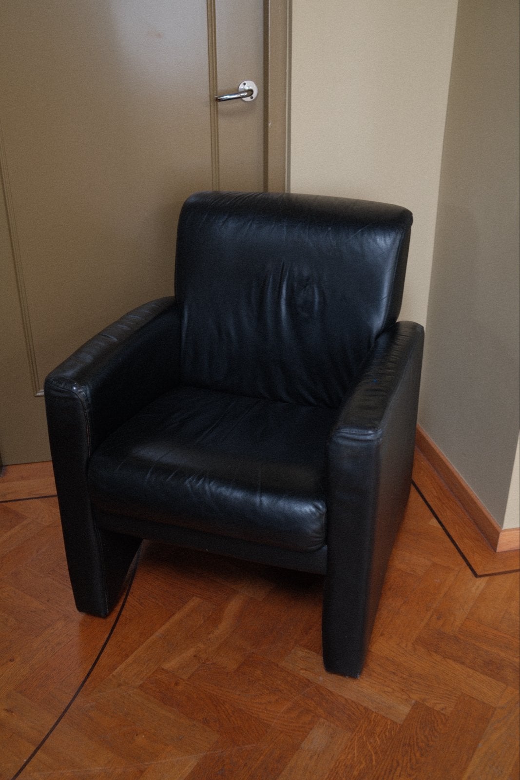 Zwarte leren fauteuil - Comfortabel en stijlvol, Huis en Inrichting, Ophalen, Gebruikt, Leer, 75 tot 100 cm