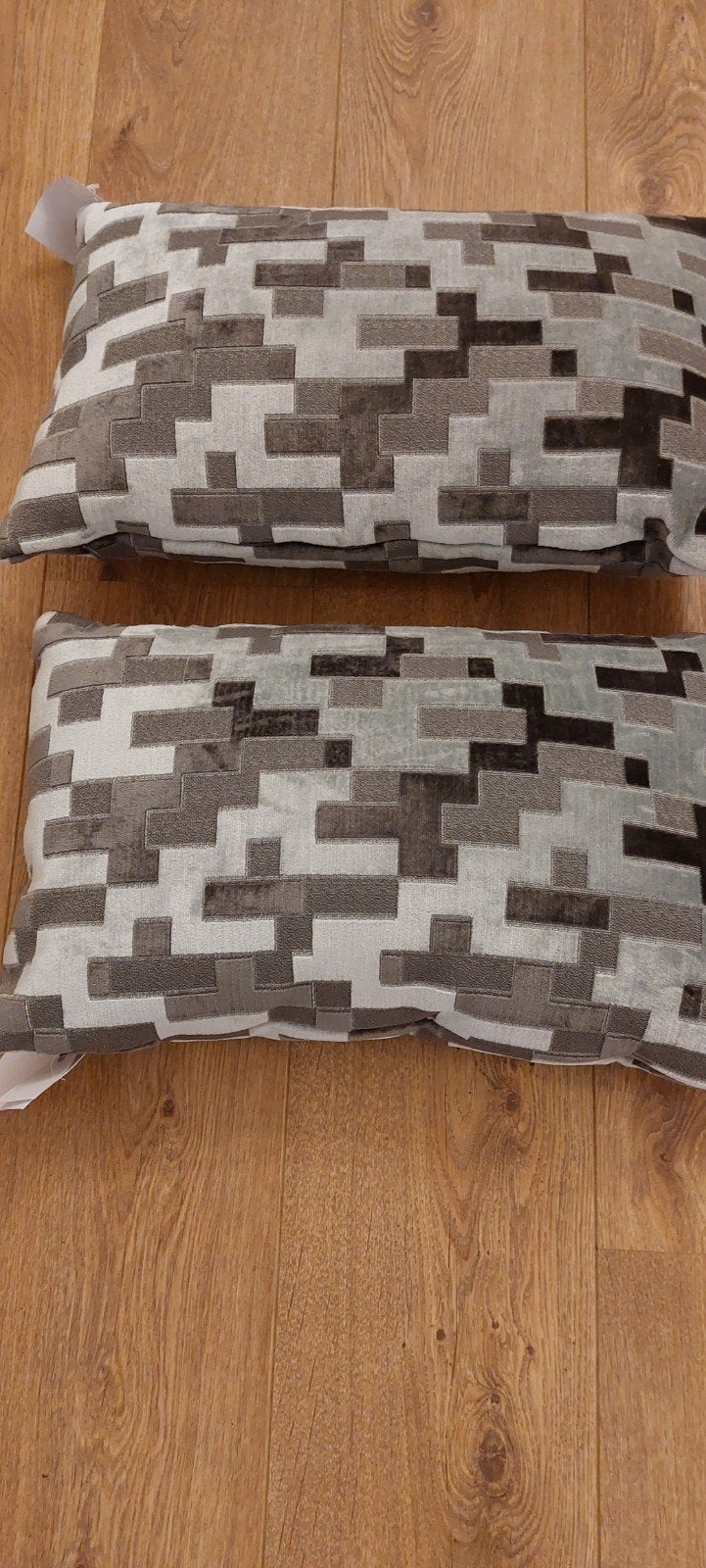 Rechthoekige woonkussens 2×/grijs fluweel/grijstinten, Huis en Inrichting, Woonaccessoires | Kussens, Ophalen of Verzenden, Nieuw