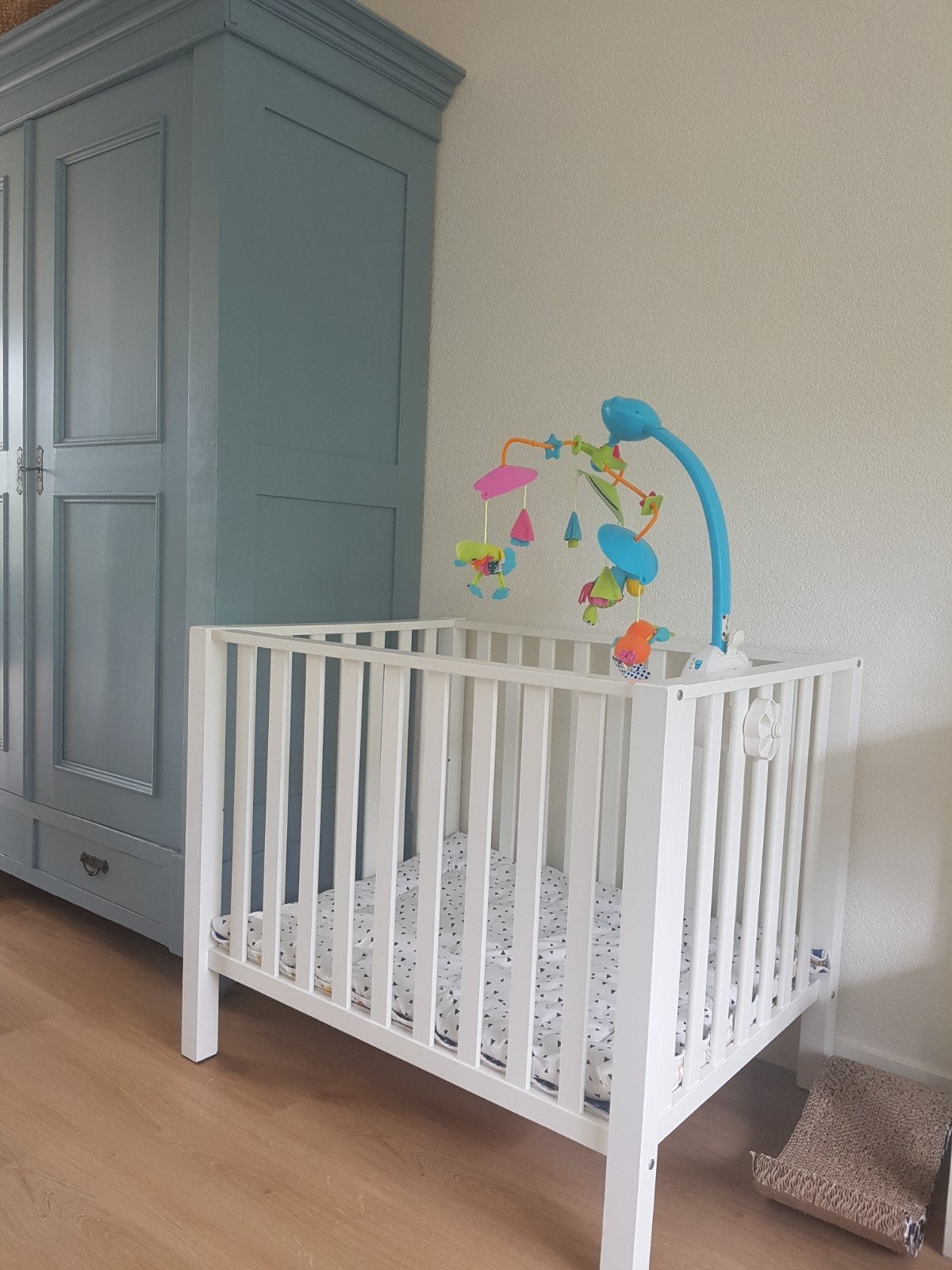 keurige witte box en ikea witte kinderstoel, Ophalen, Zo goed als nieuw, Rechthoekig, Boxkleed