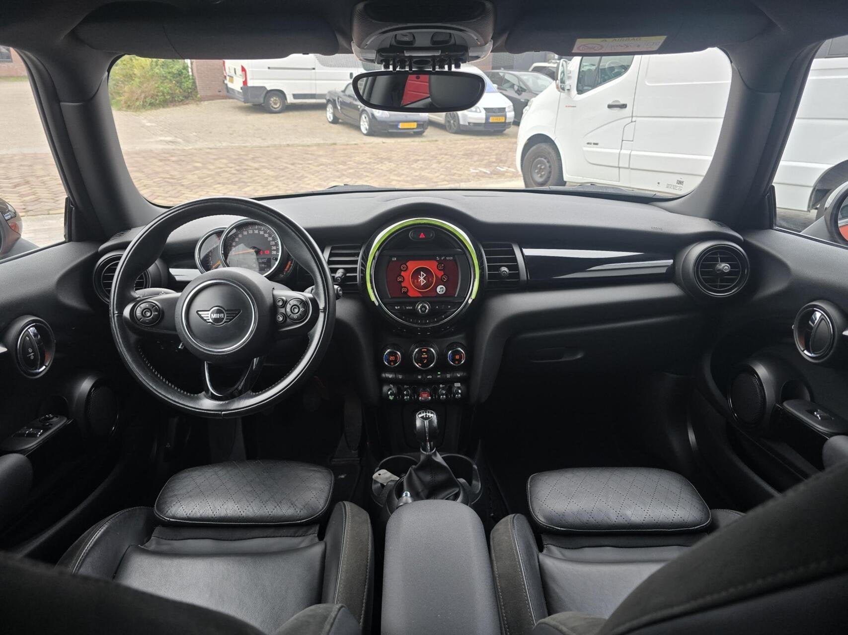 Mini 1.5 Cooper Chili 3-Deurs Leer/Stoelverw/LED/Navi/PDC, Voorwielaandrijving, 136 pk, Gebruikt, Overige kleuren
