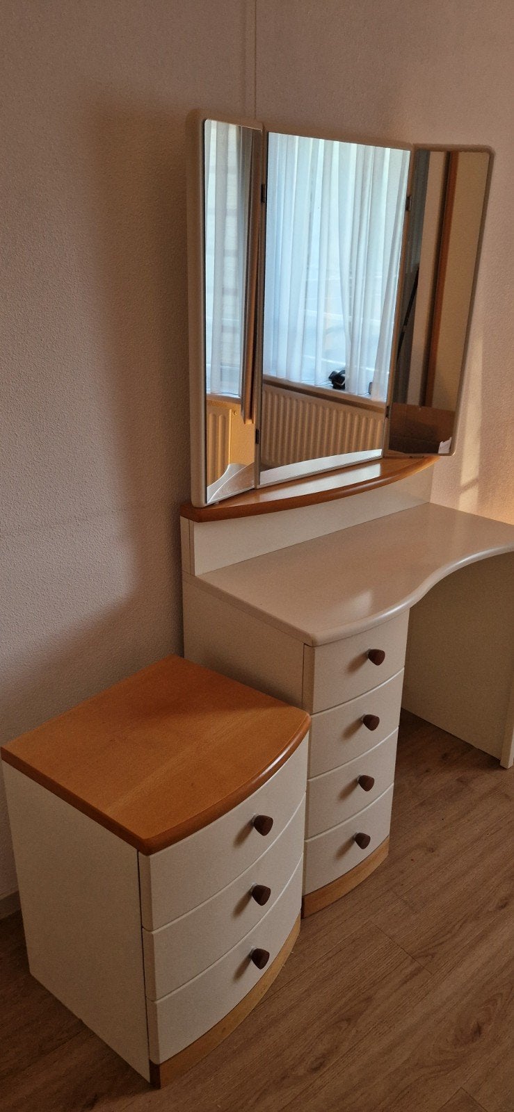 Nachtkastjes en kaptafel set, Ophalen