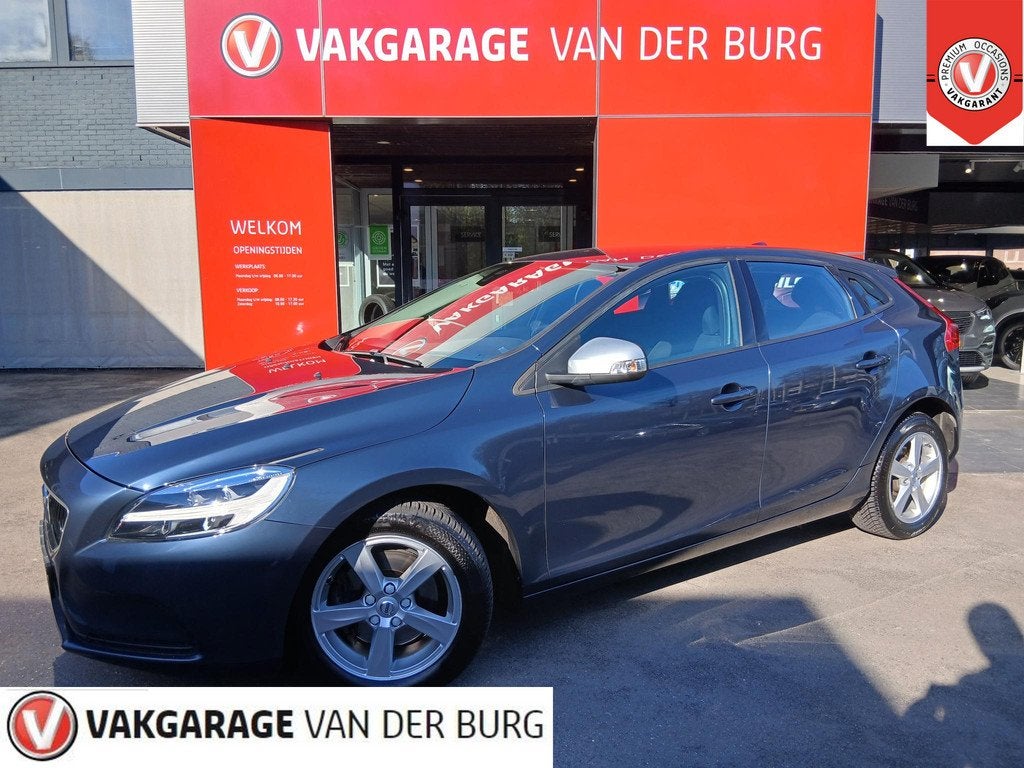 Volvo V40 2.0 T2 Momentum NIEUWE APK, Nieuwe Remblokken! RIJ, Auto's, Volvo, Voorwielaandrijving, 12 maanden, Stof, Gebruikt