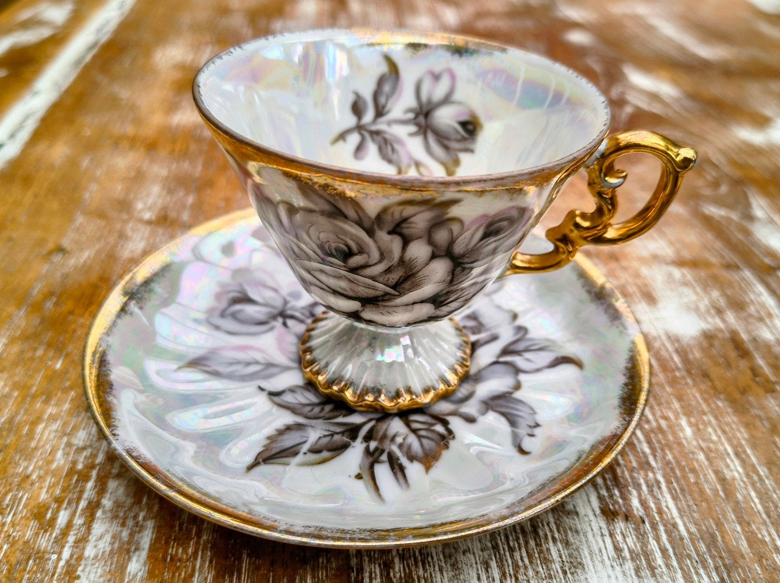 Vintage theekop en schotel met parelmoer en rozen, Ophalen of Verzenden