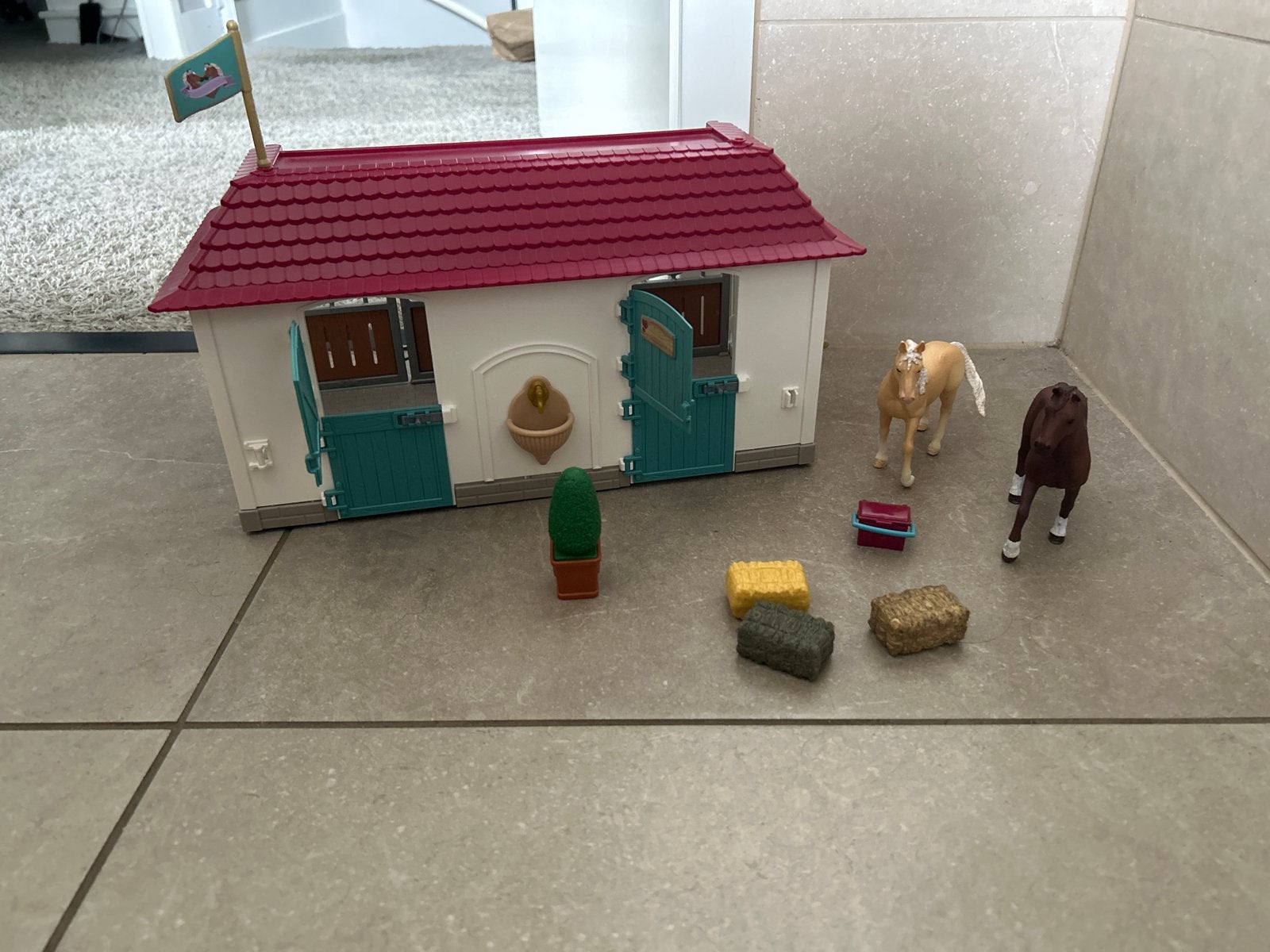 Schleich paardenstal met paarden en accessoires, Kinderen en Baby's, Speelgoed | Overig, Zo goed als nieuw, Jongen of Meisje, Ophalen of Verzenden