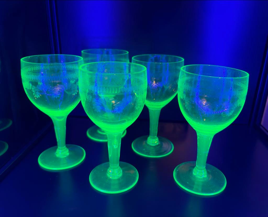 5 Uranium glazen uv395, Antiek en Kunst, Antiek | Glas en Kristal, Ophalen of Verzenden