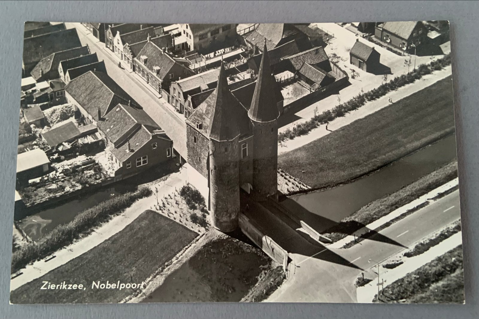 Zierikzee, Nobelpoort, Gelopen 1963, Verzamelen, Ansichtkaarten | Nederland, Verzenden, 1960 tot 1980, Gelopen, Zeeland