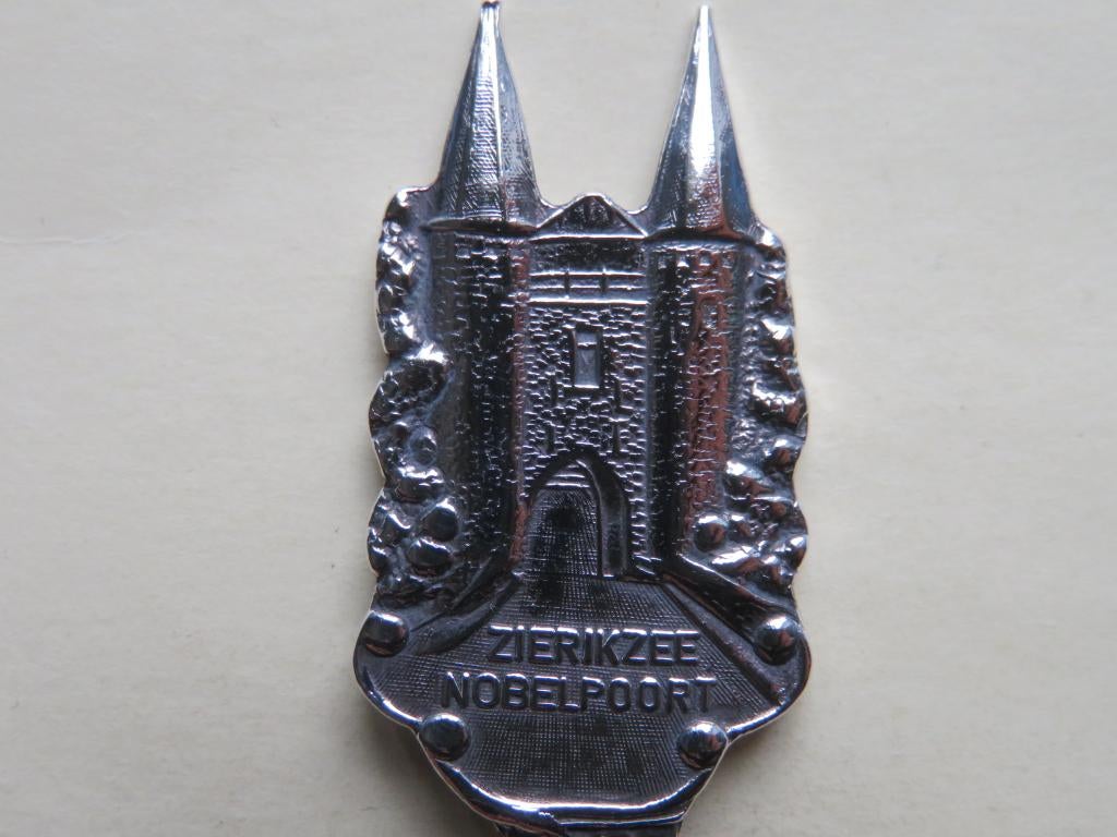 Lepeltje Nobelpoort Zierikzee Zeeland, Antiek en Kunst, Antiek | Bestek, Verzenden