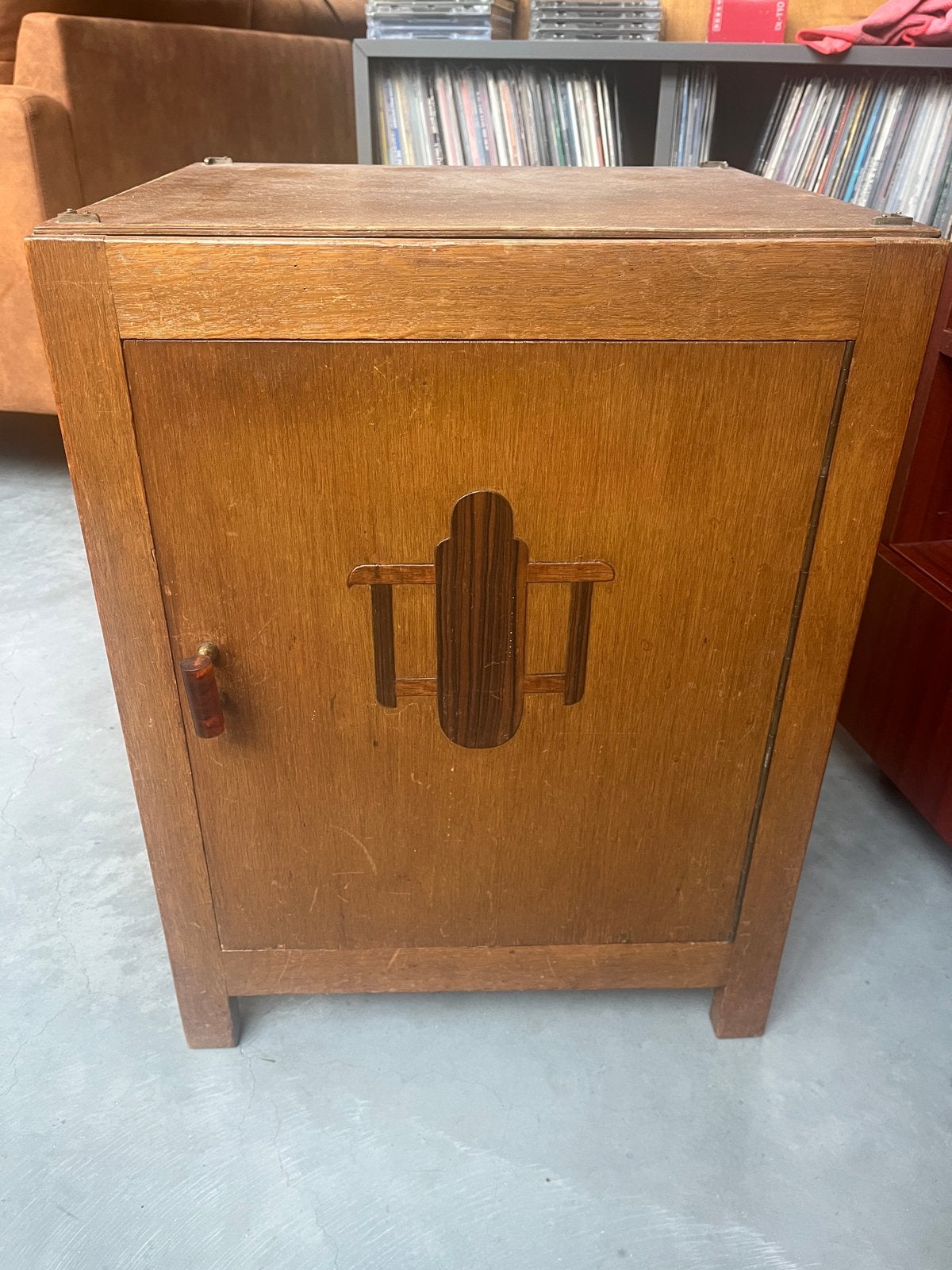 Vintage houten kastje met art deco details, Ophalen