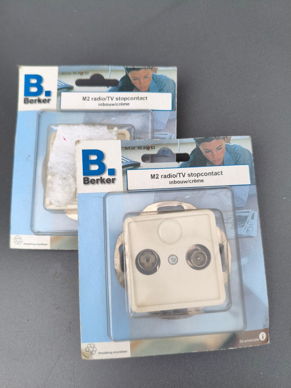 2x Berker M2 Radio/TV Stopcontact Inbouw Crème, Audio, Tv en Foto, Audiokabels en Televisiekabels, Ophalen of Verzenden, Nieuw