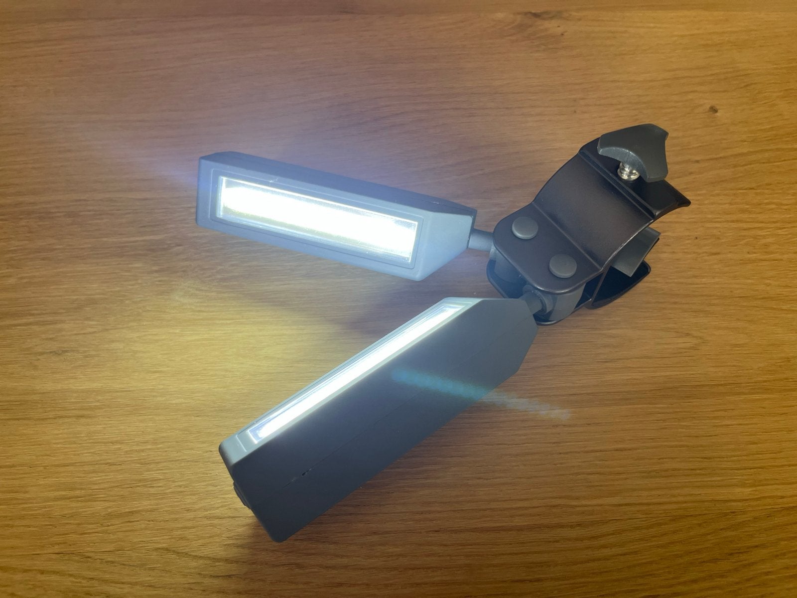 Draagbare LED Klemspot voor in de voortent, Caravans en Kamperen, Caravan accessoires, Ophalen of Verzenden, Zo goed als nieuw