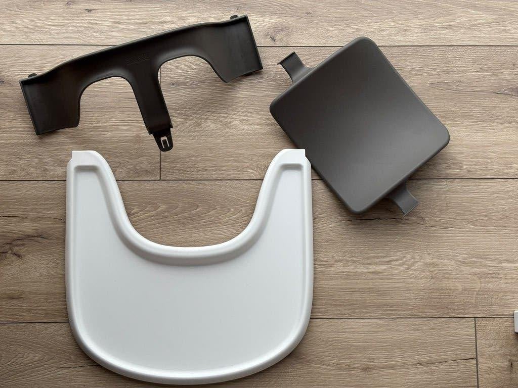 Stokke tripp trapp babyset + play tray + 2 stoelkussentjes, Kinderen en Baby's, Ophalen of Verzenden, Zo goed als nieuw, Meegroeistoel