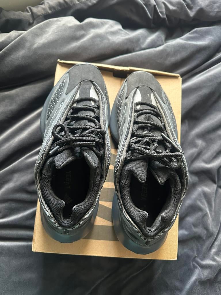 Yeezy 700, Ophalen, Zo goed als nieuw
