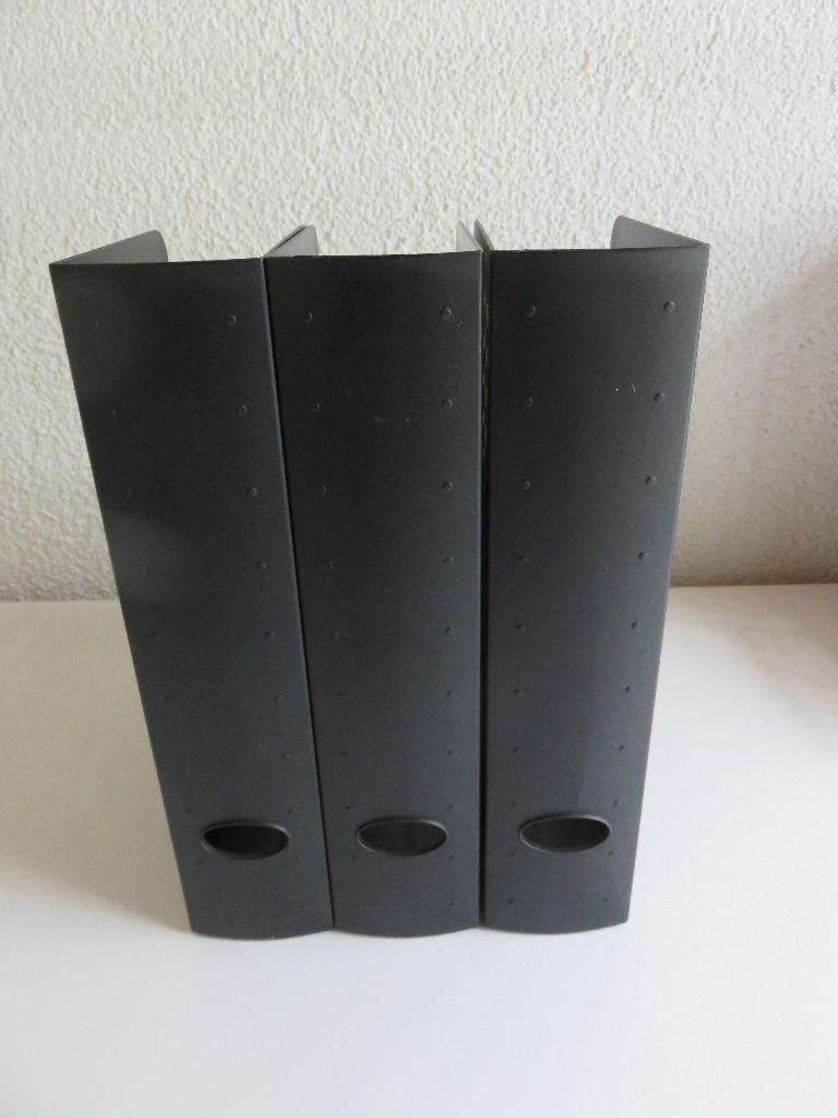 3 zwarte geperforeerde lectuurbakken, tijdschriftencassettes, Ophalen of Verzenden, Zo goed als nieuw