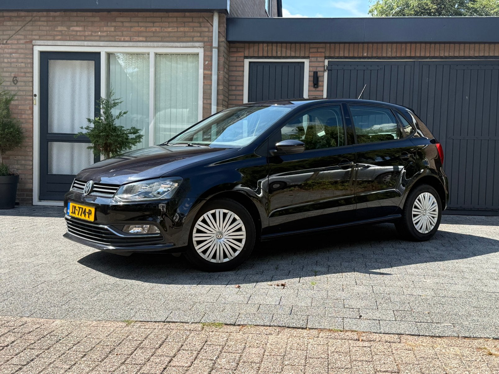 Volkswagen Polo 1.4 2016 Zwart. Nieuwe Apk, Nieuwe Dis. Riem, Auto's, Volkswagen, Voorwielaandrijving, 1051 kg, Zwart, Origineel Nederlands