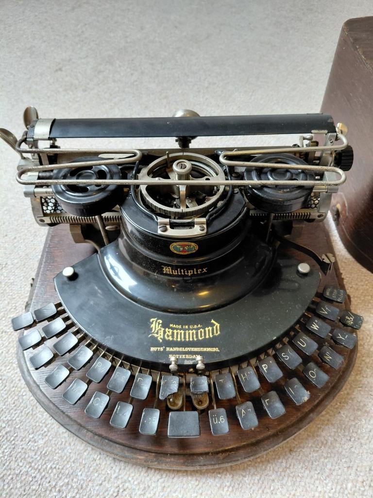 Antieke Hammond multiplex typemachine., Ophalen